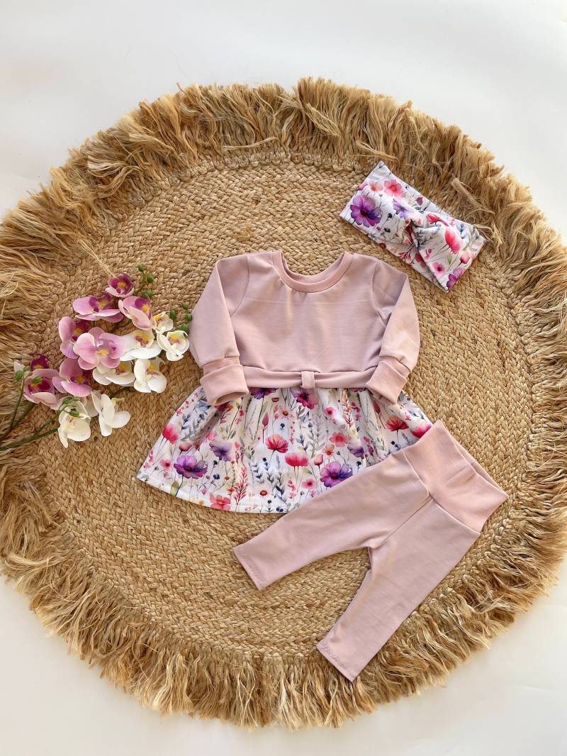 Girly Sweater Baby Mädchen/Babykleid Mädchenkleid Mit Leggings Und Hasrband Blumenmotiv in Rosa Taufkleid Haarband Bandeau von MitLiebezumFaden