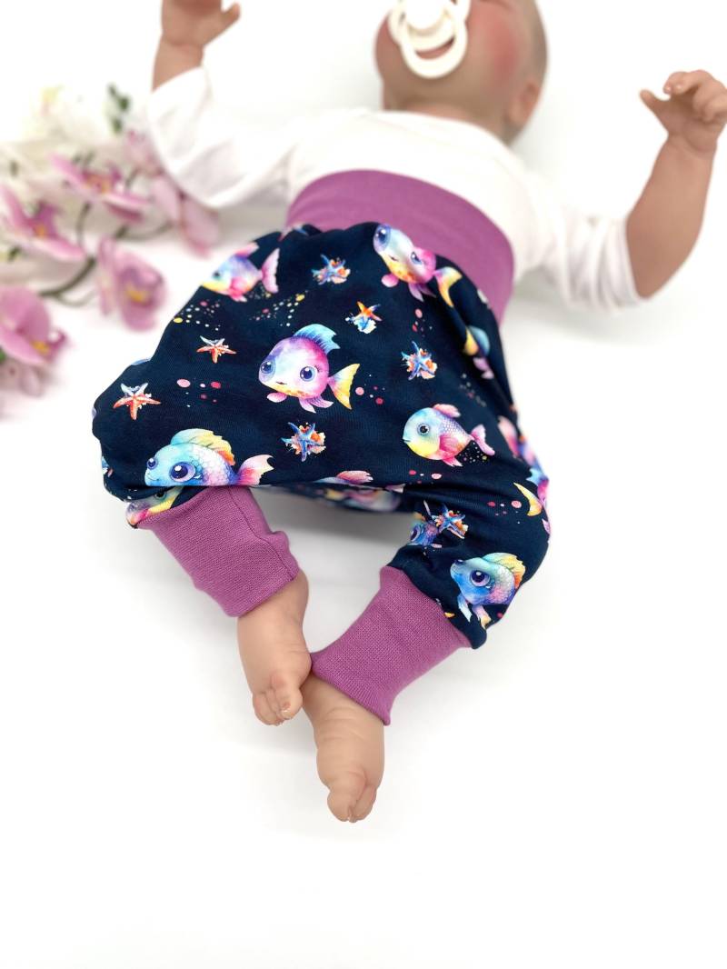 Pumphose Für Baby Und Kleinkinder |Babykleidung| Mitwachshose |Kinderkleidung Mädchen | Blumen Motiv Altros Geburtsgeschenk Gr.50-92 von MitLiebezumFaden