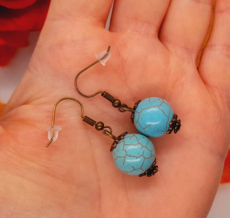 Bronzefarbene Ohrringe Mit Halbedelstein Perlen Türkis, Mitbringsel, Runde Ohrringe, Kugel Geschenk von MitbringselBoutique