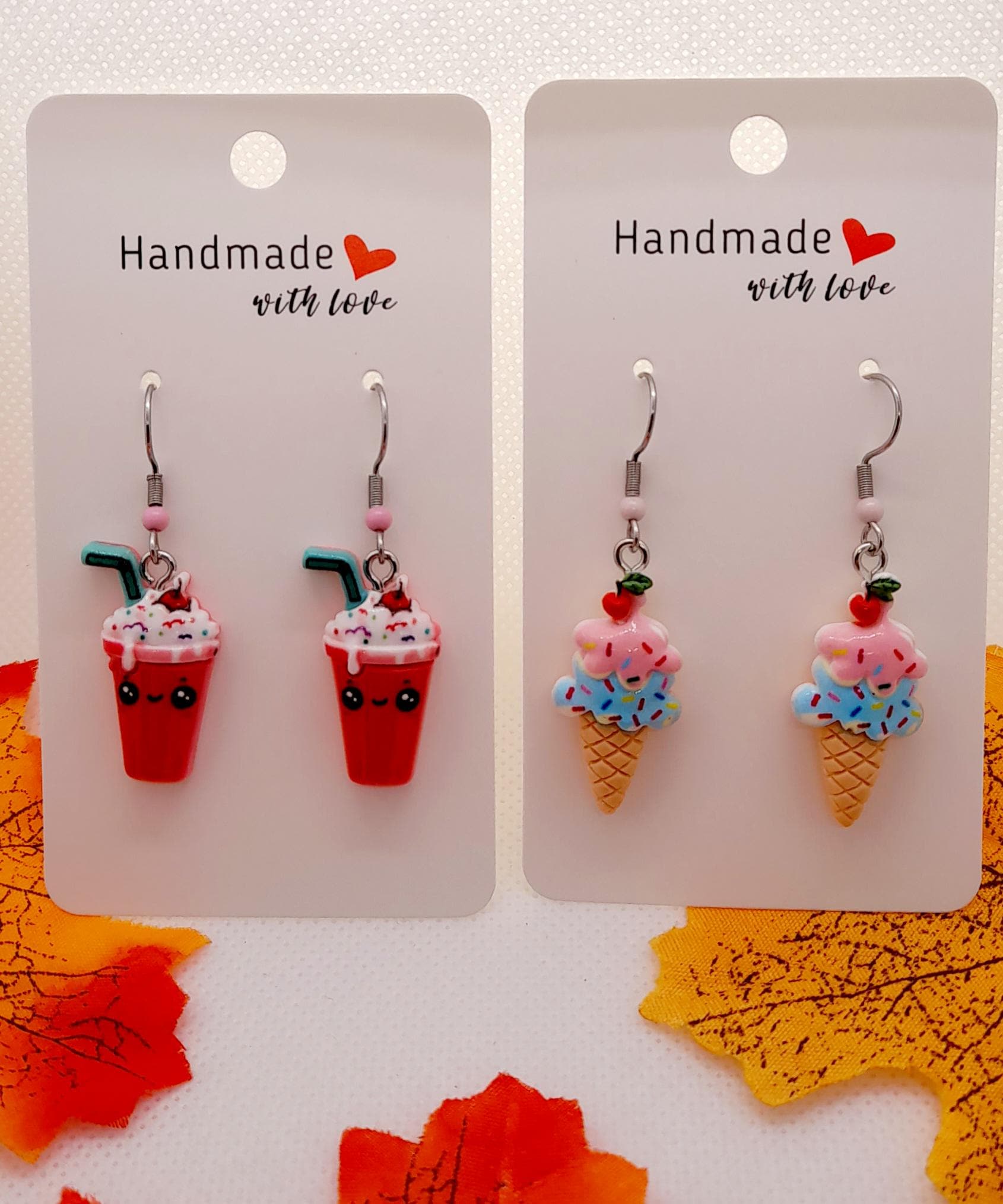 Eis Ohrringe, Eistüte Ohrringe, Mitbringsel, Kinderohrringe, Hängeohrringe, Kirsch Milchshake, Kirschshake, Getränke, Kirscheis, Kawaii Ohrringe von MitbringselBoutique