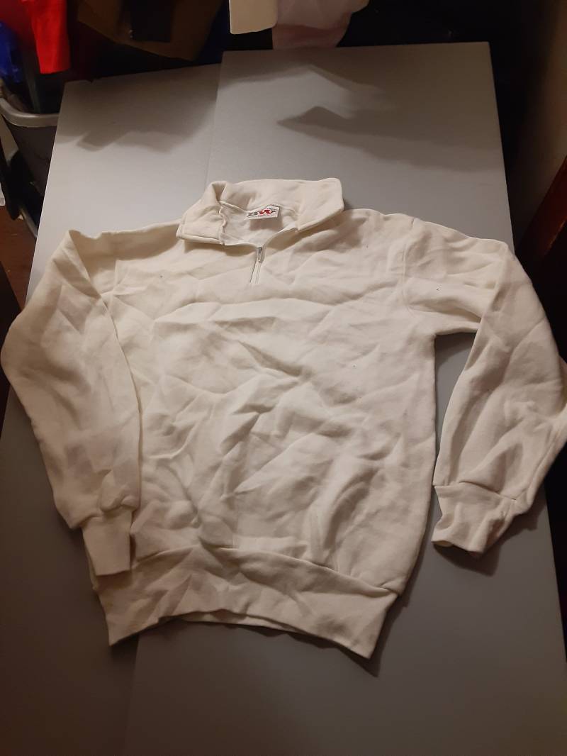 1970S Deadstock Vintage Nos Langarm Sweatshirt Herren Medium Made Usa Poly Baumwolle Zip Up Sportlich T Shirt Jeans Hose Sneakers Schuhe von MitchAmericanvintage