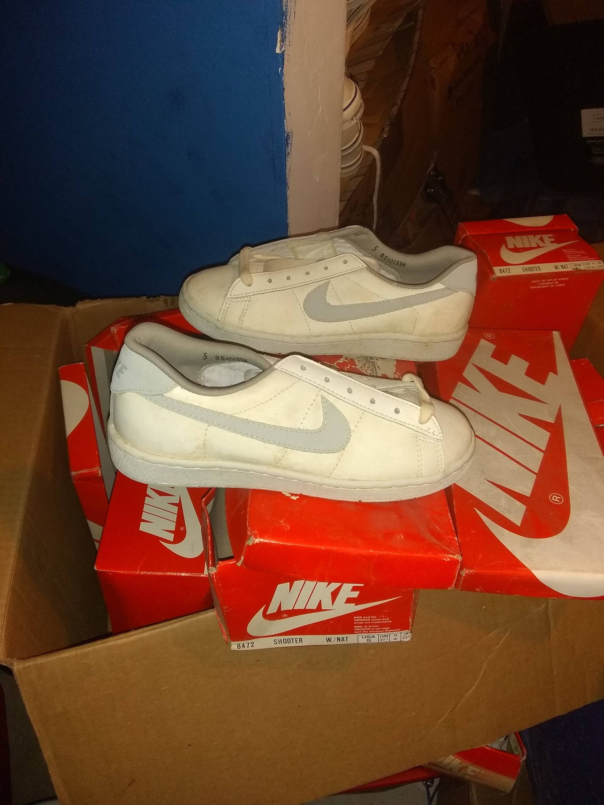 1982 Nike Shooter Vintage Deadstock Sneaker Schuh Low Top Leder Basketball Pick Damen 5 5, 5 6 6, 5 7 7, 5 T Shirt Jeans Hose Mantel Kleid von MitchAmericanvintage