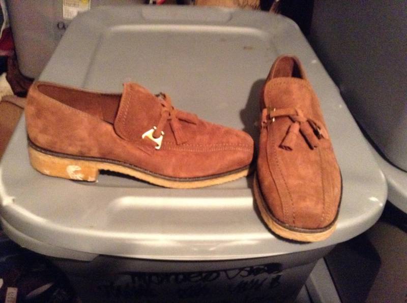 Deadstock 1970 Vintage Hush Welpe Schuh Nos Wildleder Loafer Herren 6, 5 Damen 8 Made Usa Gummisohlen Tragen T Shirt Jeans Hose Mantel Jacke von MitchAmericanvintage