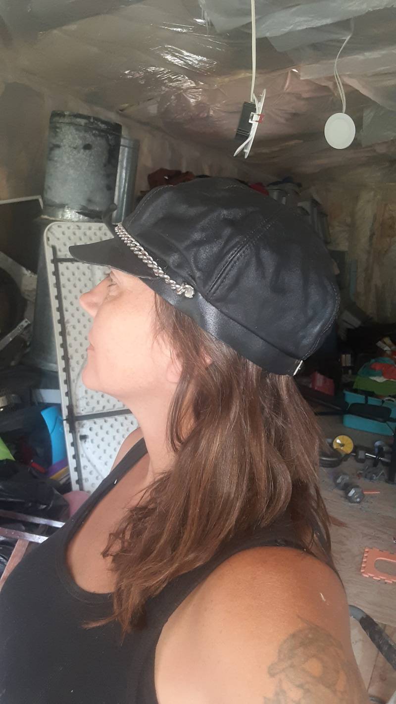 Deadstock Vintage Lederhut Bando Biker Motorrad Gangster Neu 1970 Nos Herren One Size Pick Style Verstellbare Kettenkappe Jean T Shirt Schuh von MitchAmericanvintage