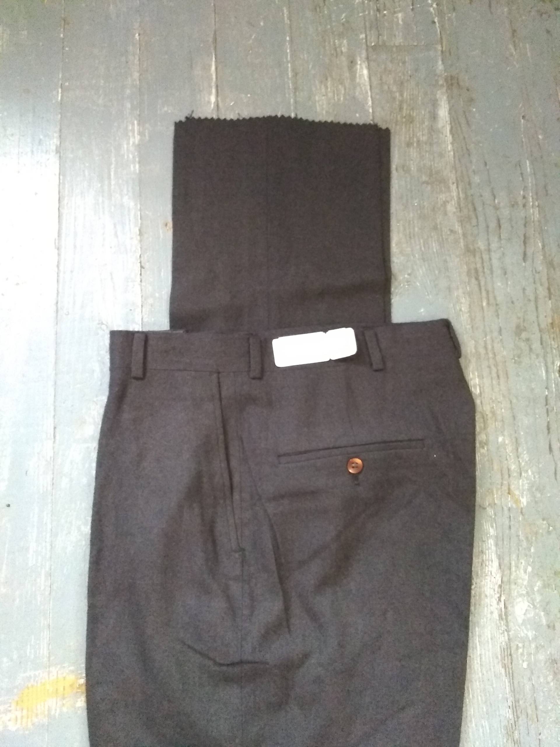 Jaymar Slacks Peg Leg Slim Fit Efeu 1960 Vintage Deadstock Flat Front Pant Not Jean 65 Acryl 35 Viskose Männer 31x38 Neu Unfertig Usa T Shirt von MitchAmericanvintage