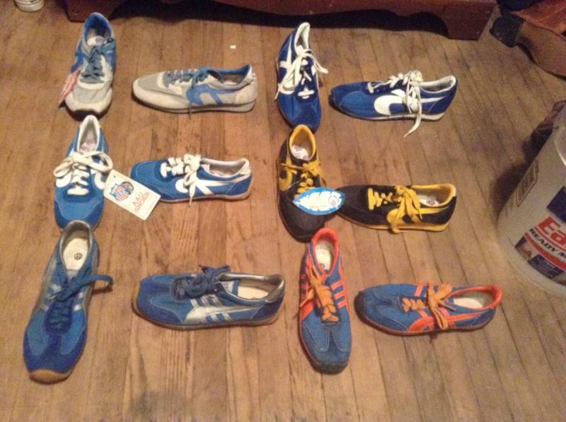 Sneakers Deadstock Vintage Herren Und Frauen Größen Wählen 1 Paar Schuhe Neu Alt 1970Er Jahre Toll Mit Jeanshose Oder Shorts. T-Shirts von MitchAmericanvintage