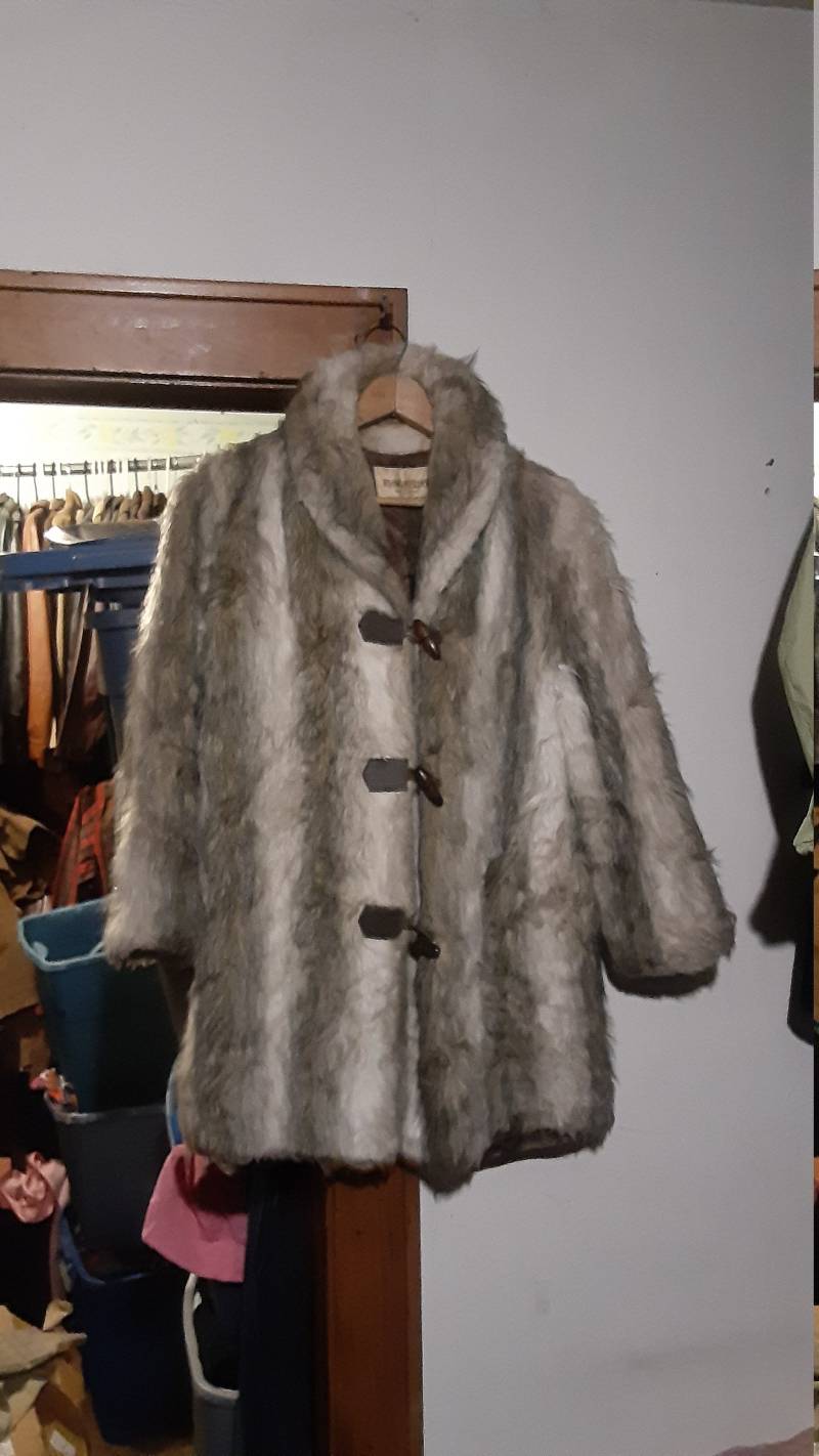 Vintage 1970Er Damen Kunstfell Gefüttert Wintermantel Made in Canada Jacke Duffle Style Wear Jean Hose T-Shirt Kleid Schuh Stiefel Sneaker von MitchAmericanvintage