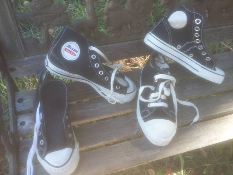 Vintage Bata Flieger Deadstock Canvas Sneakers Schuhe 1950Er Jahre Neu Altes Basketball Top Nicht Anders Jeans T-Shirts Kinder Größe von MitchAmericanvintage