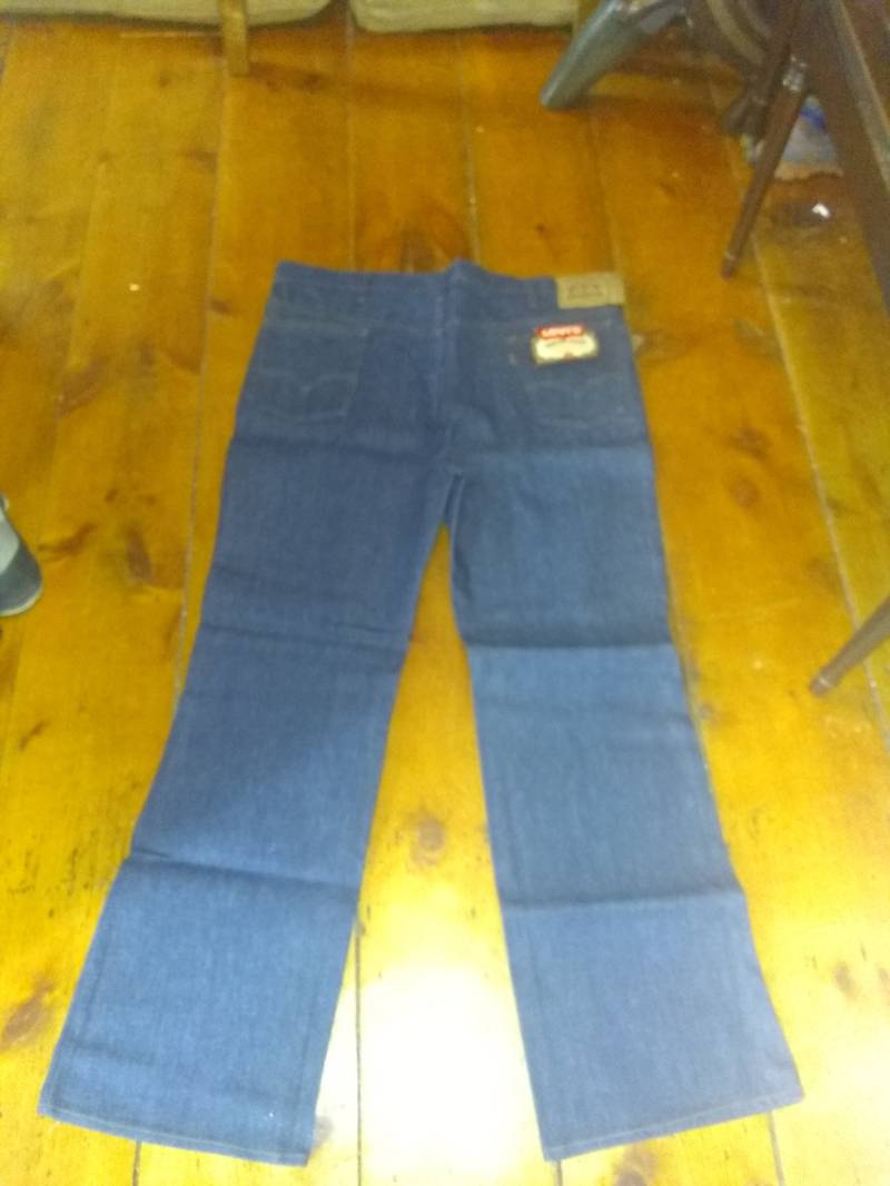 Vintage Deadstock Levi 518 Jeans 1960Er Jean Made Usa Hose New Old Unwashed Bootcut 42x32 Orange Tag Western Männer Tragen Sneakers T-Shirt von MitchAmericanvintage