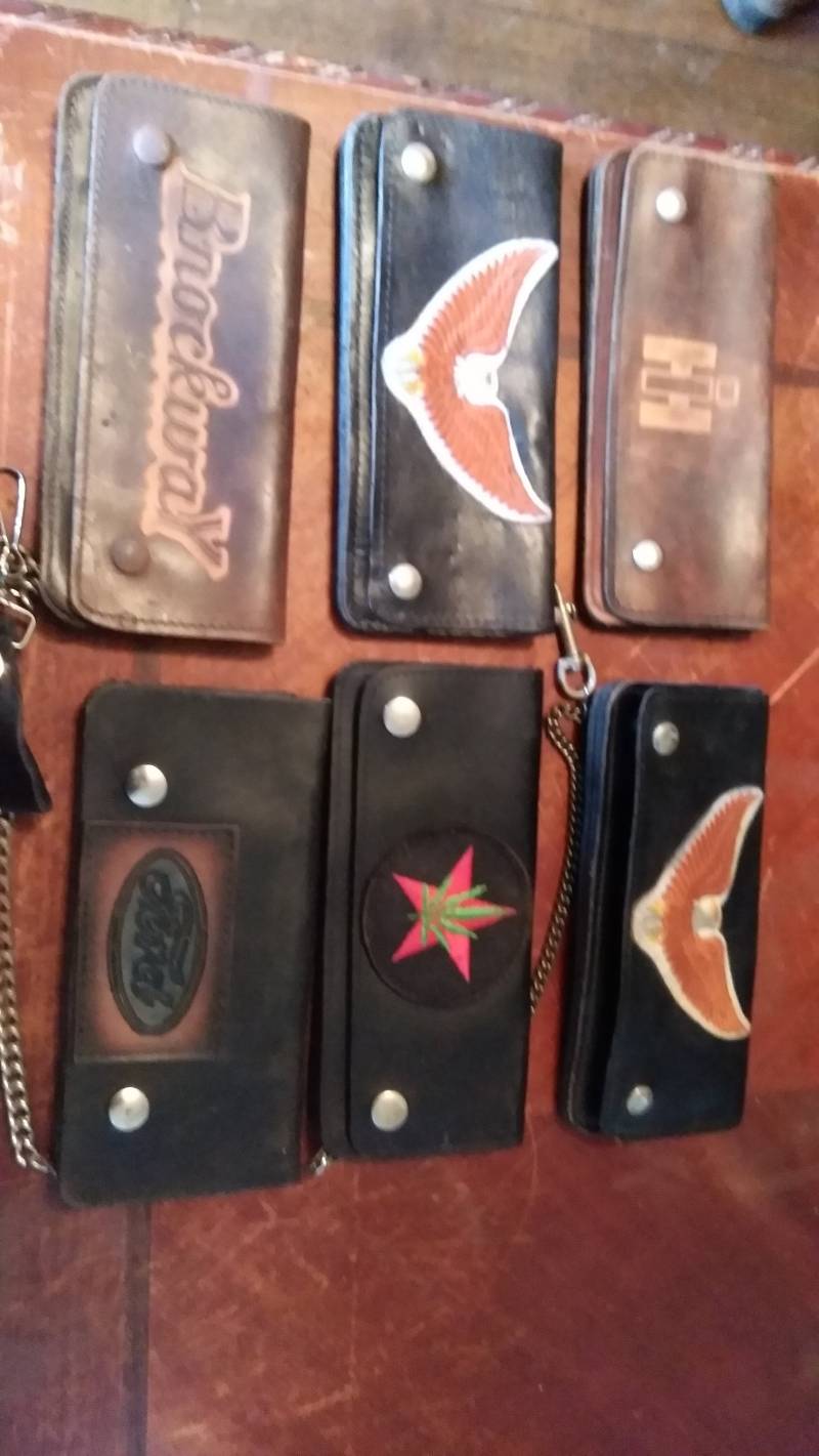 Vintage Deadstock Motorradkette 1970 Geldbörsen Neue Leder Biker Ford Honda Tragen Jeans Stiefel Jacken Turnschuhe Schuhe T-Shirt Hosen Vintage Deadstock Motorradkette 1970 Geldbörsen Neue Leder Biker Ford Honda Tragen Jeans Stiefel Jacken Turnschuhe Schuhe T-Shirt Hosen von MitchAmericanvintage