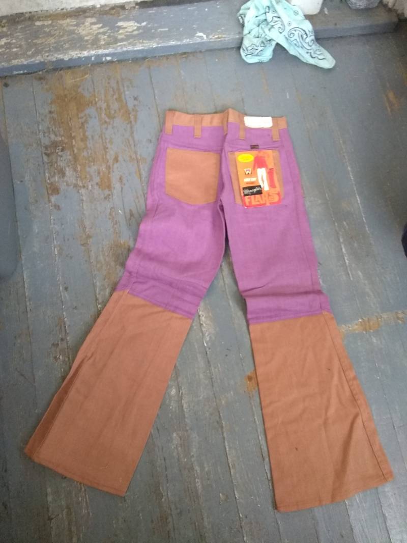 Vintage Deadstock Nos Wrangler Bellbottom 2 Ton Aufnäher Tasche Jean Herren 28x30 32x34 Baumwolle Low Cut Pant 1970 Wear Sneaker T Shirt Schuh Mantel von MitchAmericanvintage