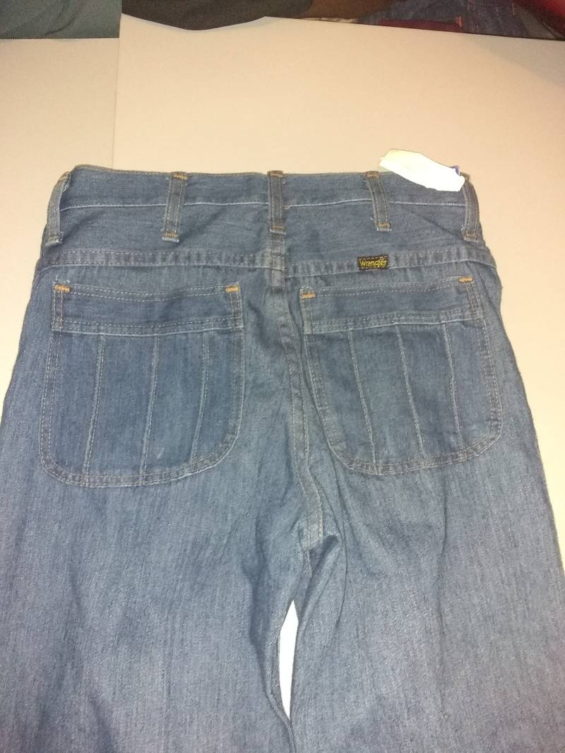 Vintage Deadstock Nos Wrangler Wrapid Transit Denim Bellbottom Jeans Baumwolle Hi Rise Usa Hose Männer 29x32 30x36 1970 Tragen Sneaker T Shirt von MitchAmericanvintage