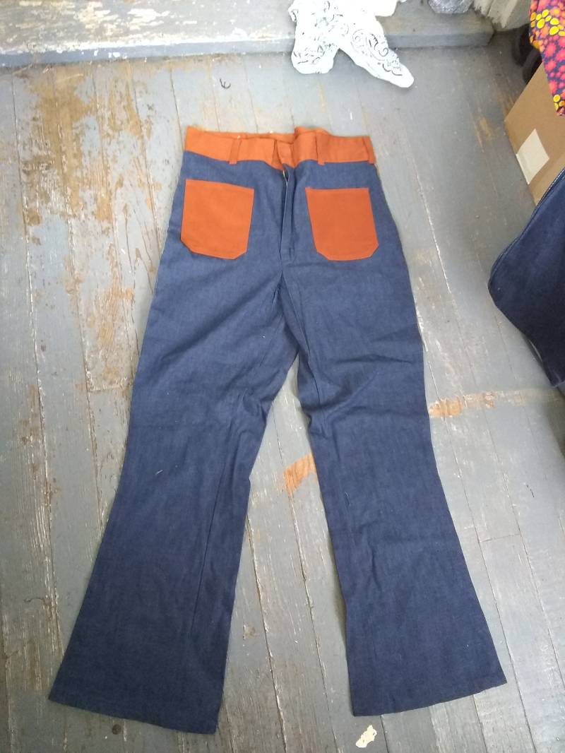 Vintage Deadstock Wrangler Bellbottom 2 Tone Flared Jean Herren 33x29 Baumwolle High Rise Pant Neu 1970Er Sneakers T Shirt Schuhe Jacke Mantel von MitchAmericanvintage