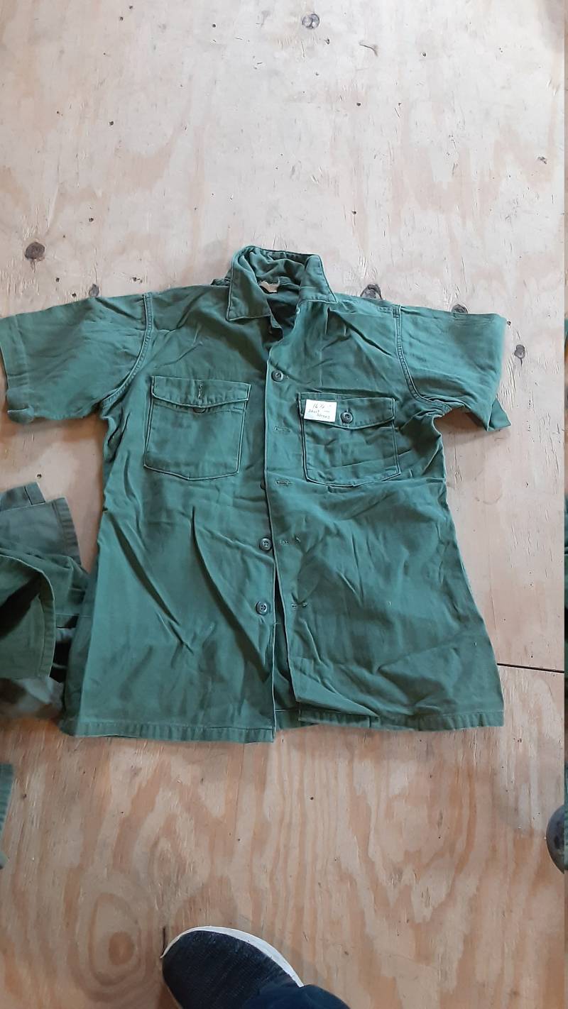 Vintage Field Cotton Shirt Vietnam 1960 Kurzarm Männer Klein Medium Groß Xl Militär Armee Knopf Up Grün Träger Schuhhose Sneaker Jacke von MitchAmericanvintage