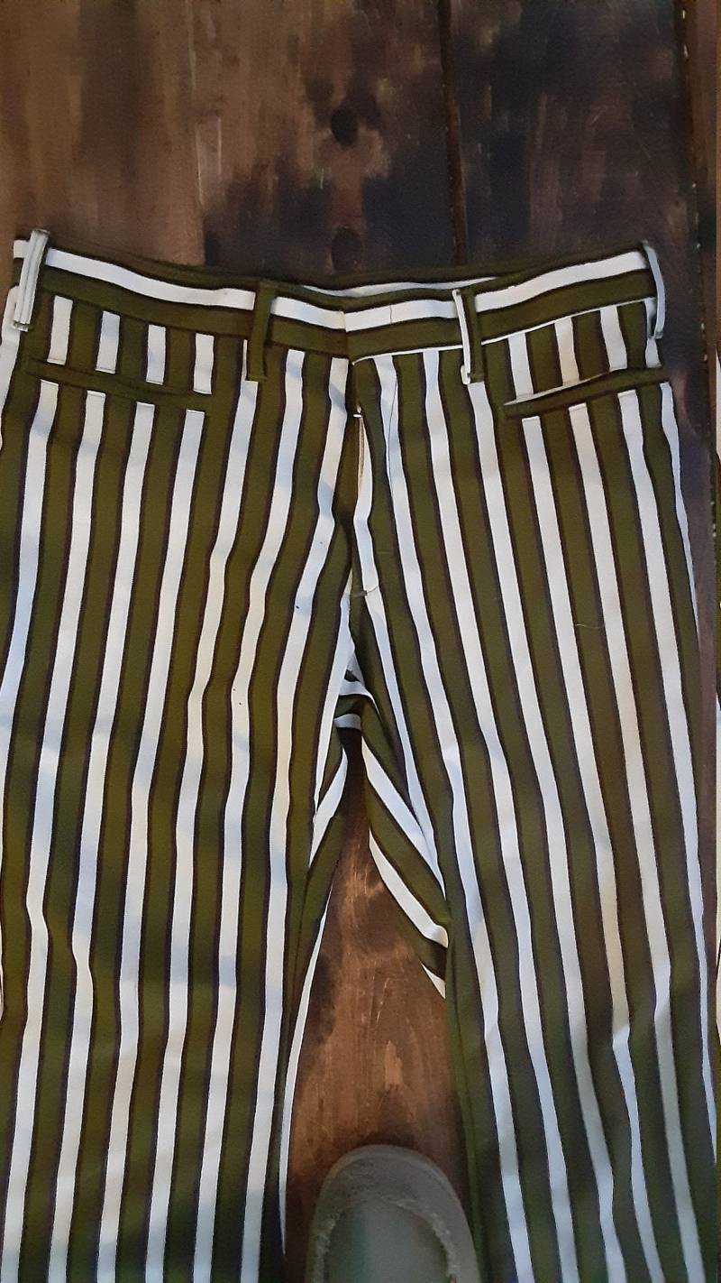 Vintage Herren 34x31, 5 1970 Polyester Streifen Rock Stern Disco Funk Bellbottom Pant Jean Made Usa 3 Pin Löcher Tragen Schuh T-Shirt Stiefelmantel von MitchAmericanvintage