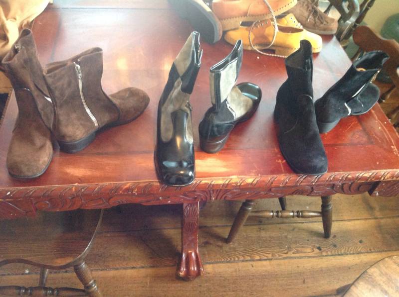 Vintage Herren Oder Damen 1970Er Disco Schuhe Stiefel Retro Deadstock Wildleder New Old Made Usa Pick 1 Paar Jeans T-Shirts Hosen Mantel Tragen von MitchAmericanvintage