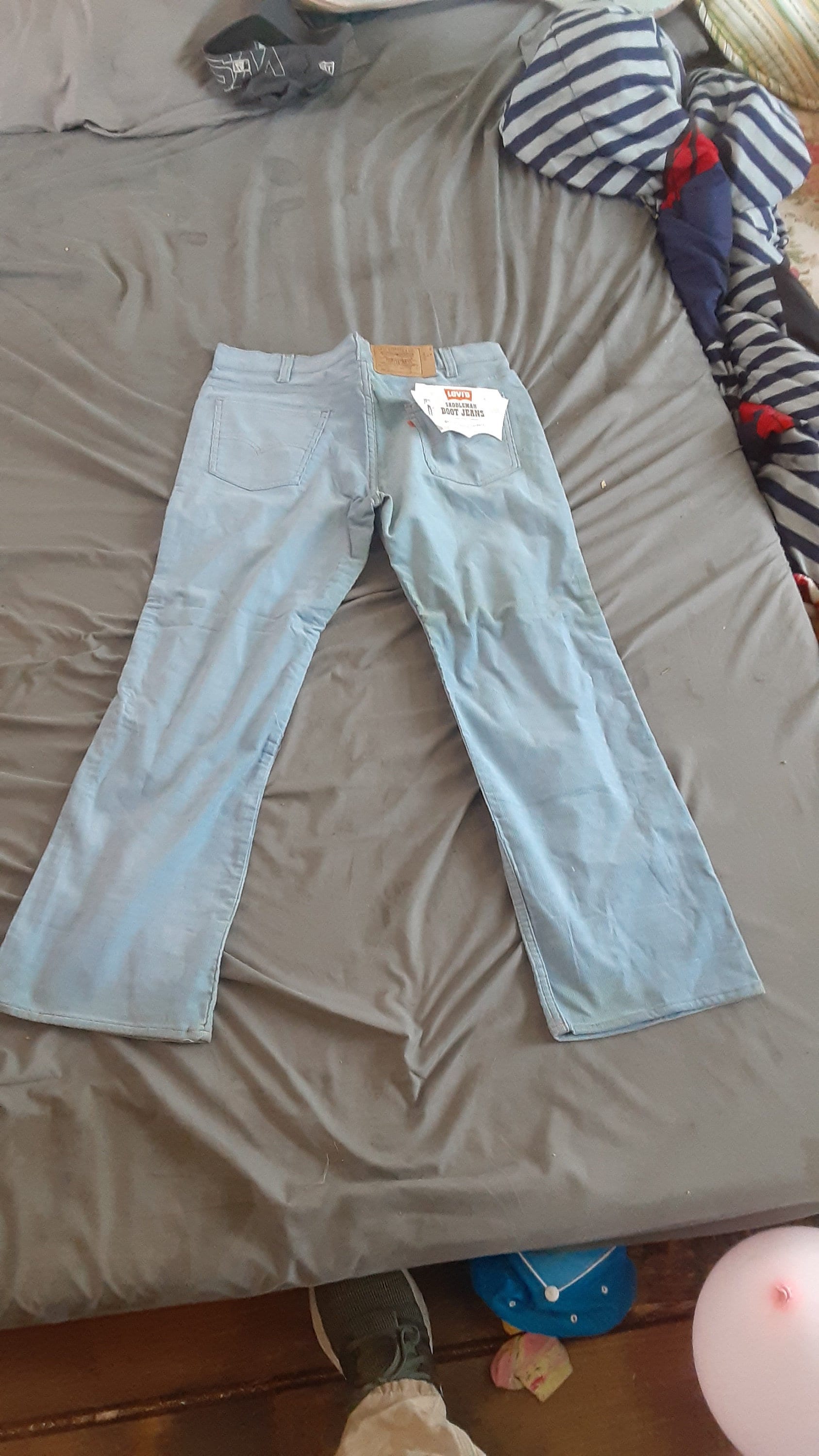 Vintage Nos Deadstock Levi Sattelmann Stiefelausschnitt Jeanshose Neu 1970 Cord Made Usa Männer 28x34 Oder 34x29 Wear Sneaker T Shirt Jacke Schuh von MitchAmericanvintage