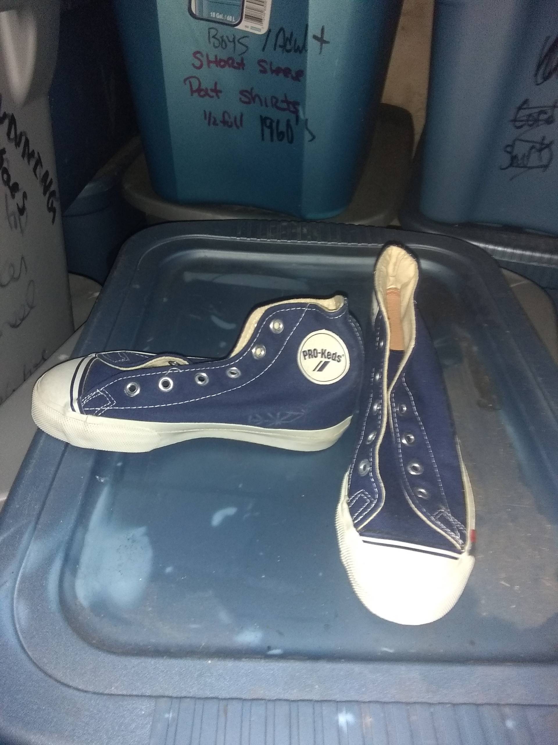 Vintage Pro Keds Deadstock Made Usa Canvas Sneaker Schuh Frauen 5, 5 Oder 6 Neue Alte High Top Basketball 1970Er Retro T-Shirt Jean Hose von MitchAmericanvintage