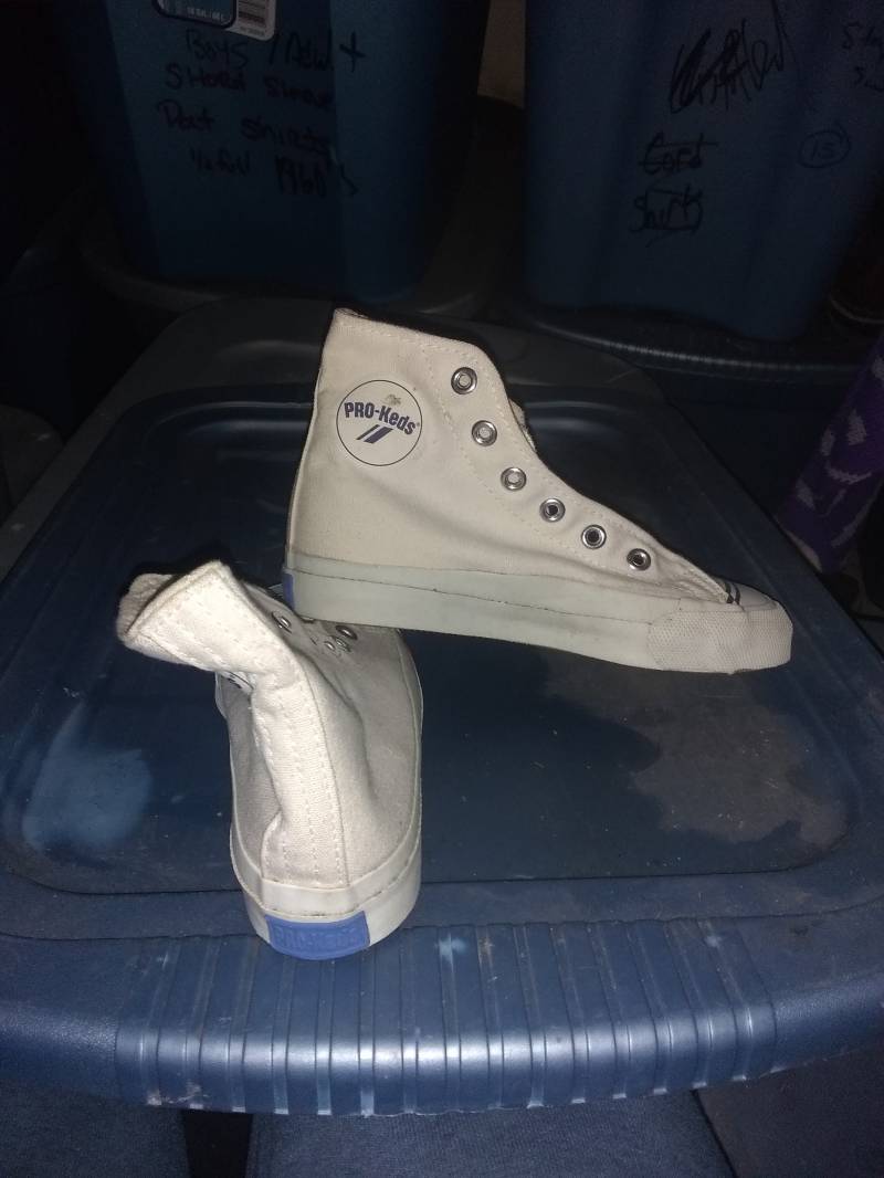 Vintage Pro Keds Deadstock Made Usa Canvas Sneaker Schuh Männer 3 Frauen 5 Neue High Top Basketball 1970Er Jahre Nicht Converse Retro Wear T-Shirt Vintage Pro Keds Deadstock Made Usa Canvas Sneaker Schuh Männer 3 Frauen 5 Neue High Top Basketball 1970Er Jahre Nicht Converse Retro Wear T-Shirt von MitchAmericanvintage