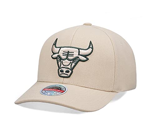 Mitchell & Ness Chicago Bulls Khaki Revival Classic Red Flex Snapback Cap von Mitchell & Ness