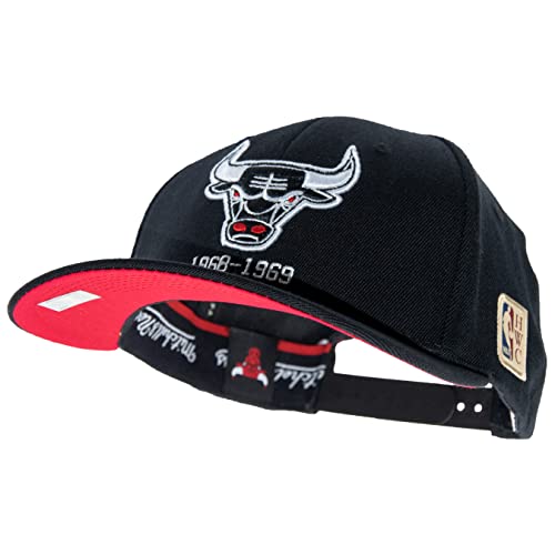 Mitchell & Ness NBA/HWC Classic Red Snapback - Chicago Bulls, Black von Mitchell & Ness