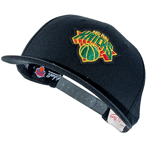 Mitchell & Ness NBA Luxe Classic Red Snapback - New York Knicks, Black von Mitchell & Ness