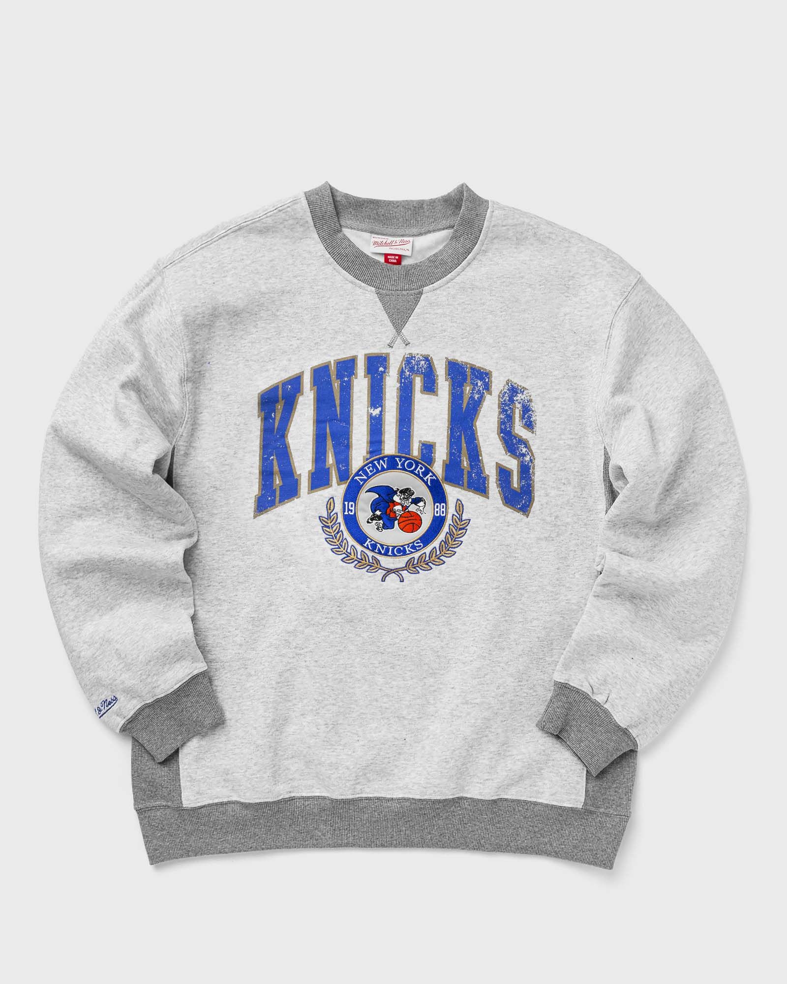 Mitchell & Ness NBA PREMIUM FLEECE CREW VINTAGE LOGO NEW YORK KNICKS men Sweatshirts|Team Sweats grey in Größe:S von Mitchell & Ness