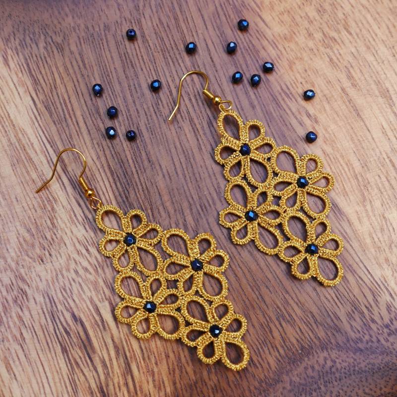 Goldene Occhi Ohrringe | Schiffchen-Spitze Tatting Perlen von Mithgarn