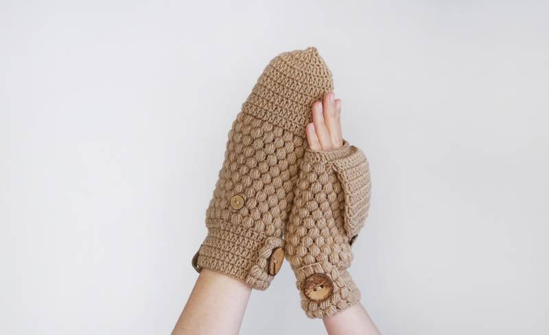 Fingerlose Handschuhe Mit Klappenklappe in Beige | Wollhandschuhe Für Den Winter Wandelbare Frauen in Creme Dicke Gehäkelte Armstulpen von Mitreva