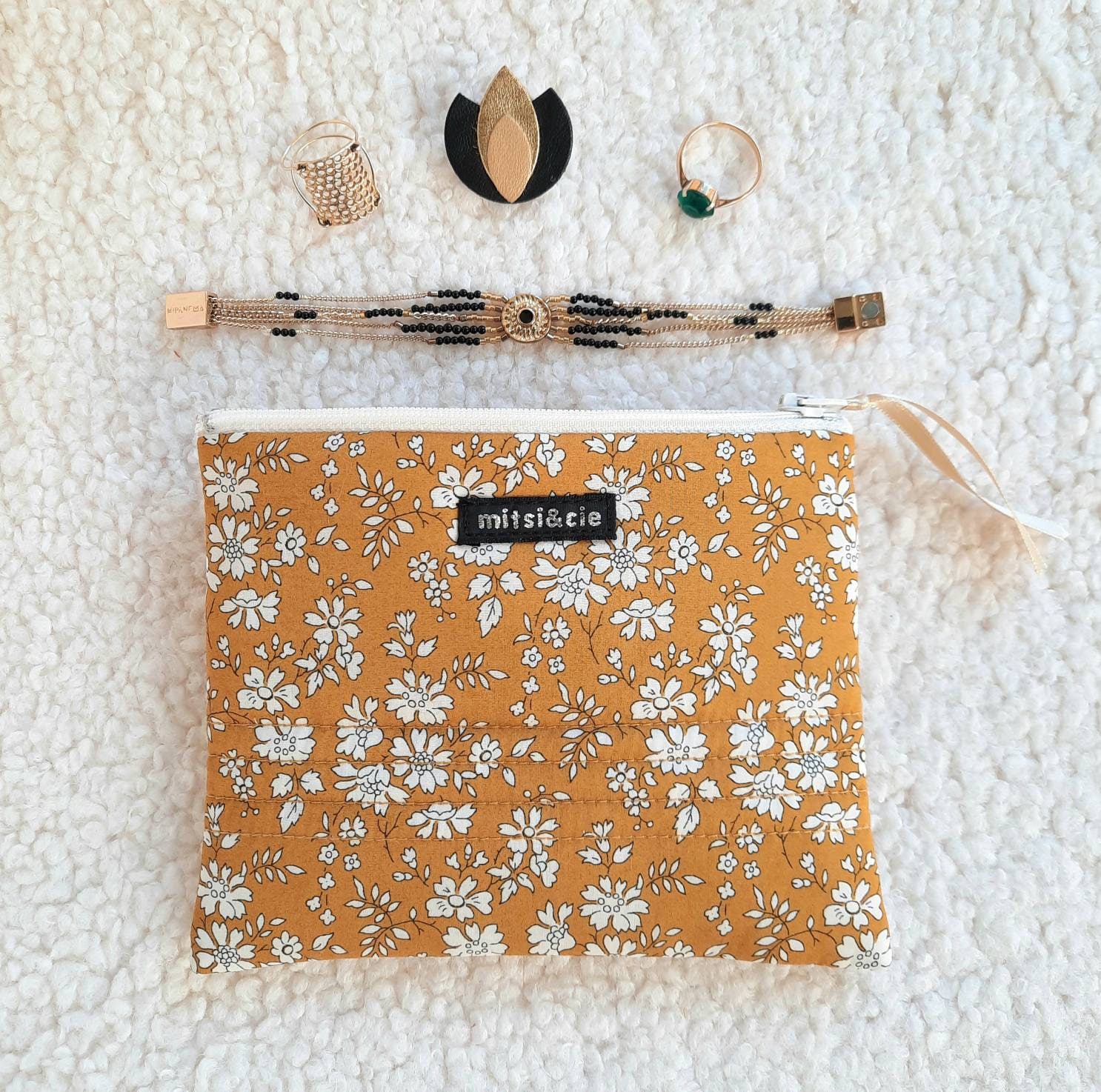 Gesteppte Tasche Aus Senffarbenem Stoff Liberty Capel/Of London Reise-Schmucktasche Geschenk Für Frauen Gesteppte Tasche Aus Senffarbenem Stoff Liberty Capel/Of London Reise-Schmucktasche Geschenk Für Frauen von MitsiCie
