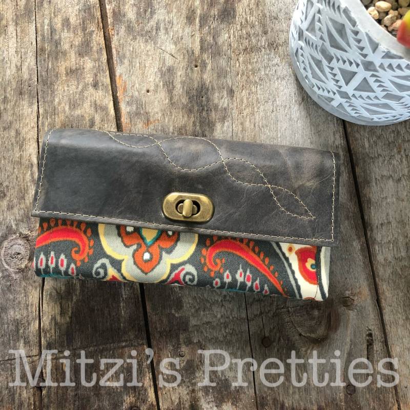 Made To Order Mama Portemonnaie in Festlicher Azteken Mit Lederklappe Made To Order Mama Portemonnaie in Festlicher Azteken Mit Lederklappe von MitzisPretties