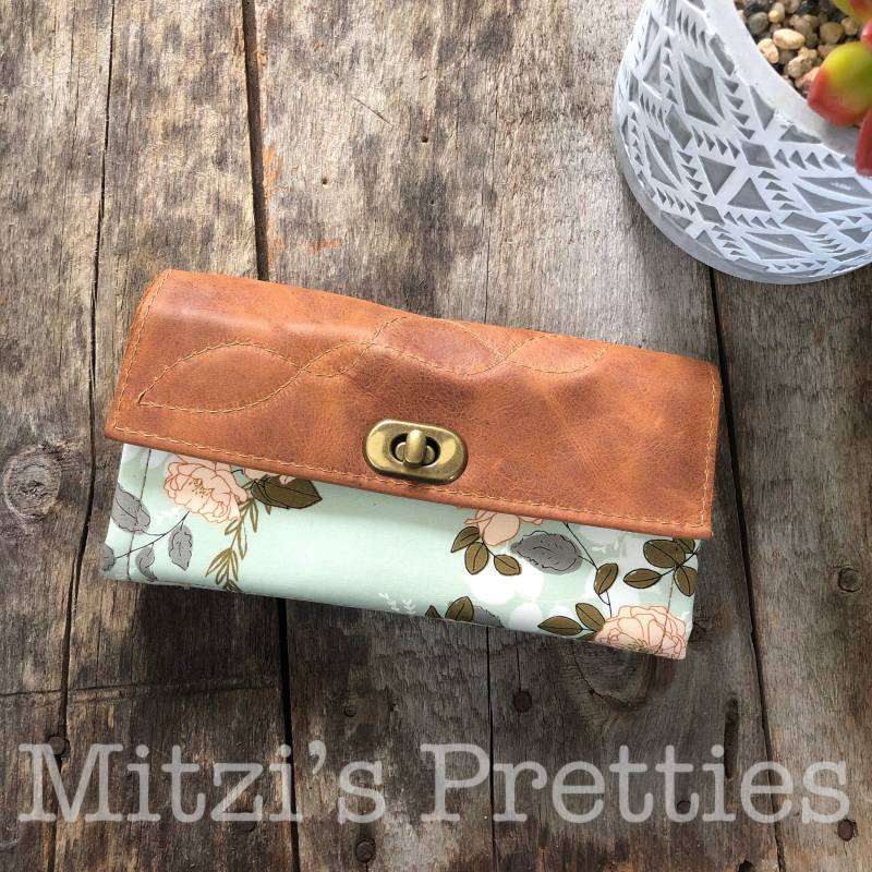 Made To Order Mom Brieftasche Mit Reißverschlusstasche, 12 Kartenfächern & Echtleder Klappe von MitzisPretties