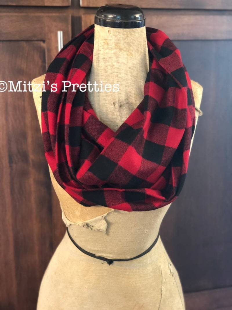 Schiffe Heute Doppel-Loop-Schlauch-Schal in Rot Und Schwarz Buffalo Flanell Plaid Schiffe Heute Doppel-Loop-Schlauch-Schal in Rot Und Schwarz Buffalo Flanell Plaid von MitzisPretties