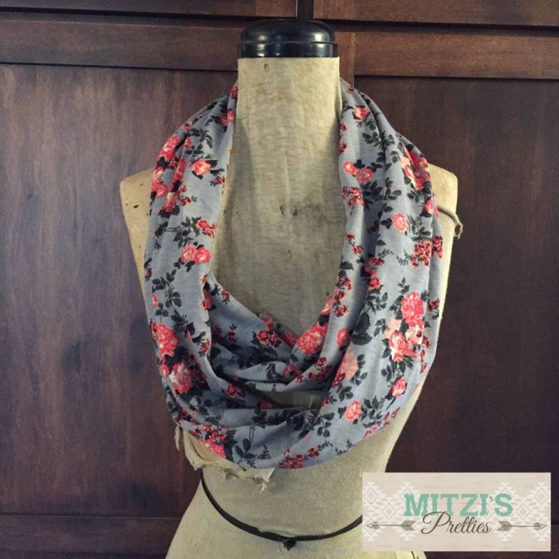 Schiffe Heute Schal Mit Einem Twist in Floral von MitzisPretties