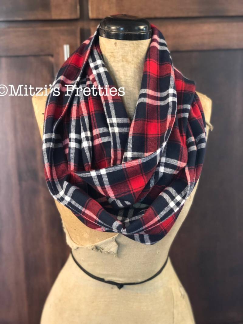 Ships Today Doppelter Loop-Infinity-Schal in Navy & Rot Kariertem Flanell von MitzisPretties