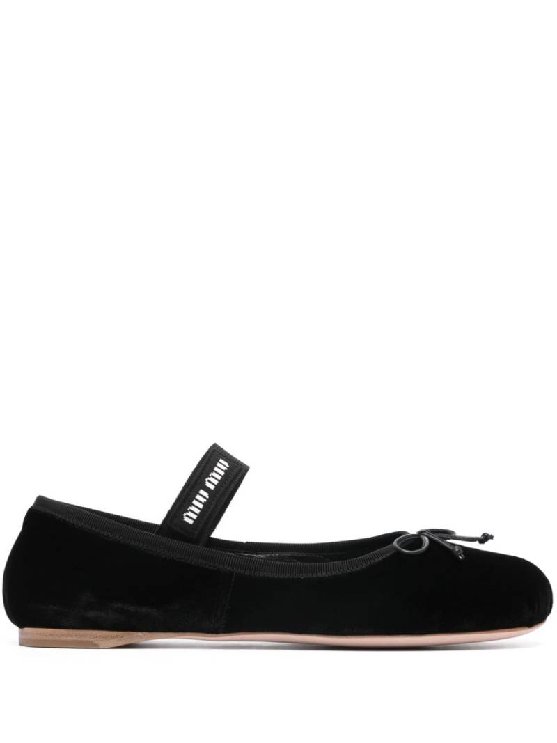 Miu Miu Ballerinas mit Logo-Patch - Schwarz von Miu Miu