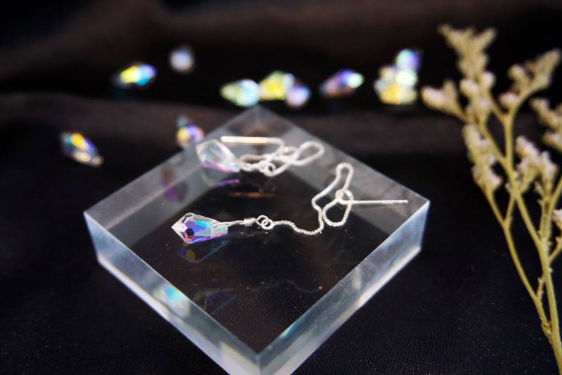 Klare Kristall Teardrop Threader Ohrringe | Einfache Regenbogen Aurora Borealis Zierliche Tropfen Silber von MiuMoonForestStudio