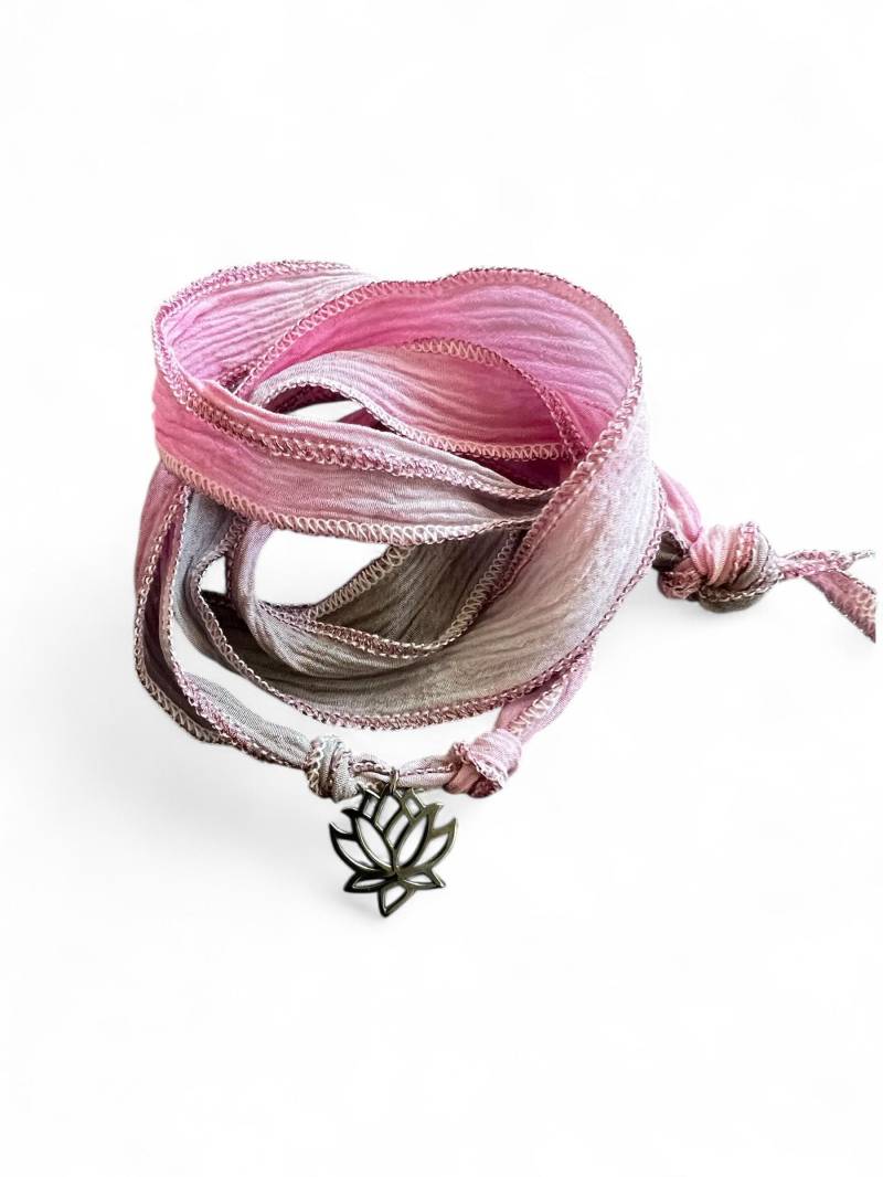 Seidenband & Lotusblüte von MixMyStyle