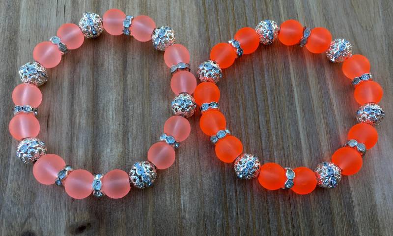 Neon-Armbänder von MixedCreations18