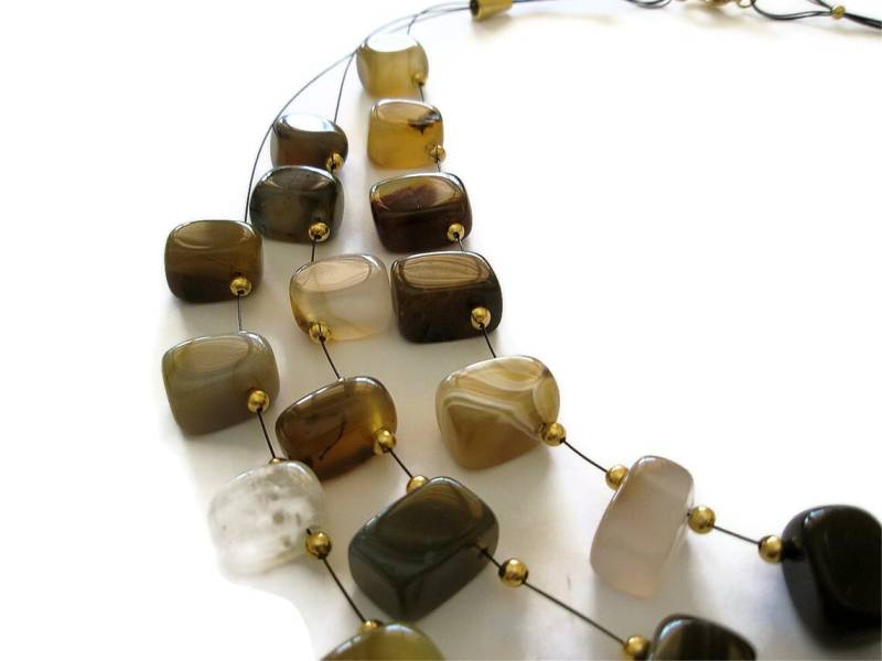 Floating Halskette Multi Strand Karneol Nuggets Halbedelstein Schwarz Gold Braun von MixedupDollys