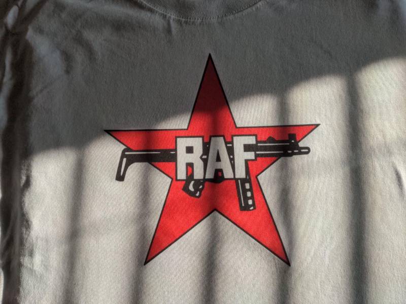 Raf T-Shirt Weiss - Rote Armee Sektion Kult Shirt Mit Rotem Stern Und Mp5 Raf T-Shirt Weiss - Rote Armee Sektion Kult Shirt Mit Rotem Stern Und Mp5 von MixtapeShirts