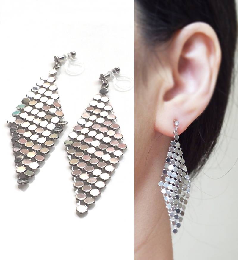 Silber Baumeln Ohrclips, Metallic Unsichtbar Clip Auf Ohrringe, Fransen Nicht Durchbohrt Bequeme Clip-On von MiyabiGrace