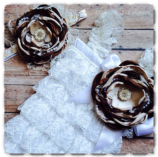 Perlen & Spitze Feder-Set, Die Meine 1. Ostern Set Vintage Strampler Meinem Ersten Geburtstag Schäbige Schicke Vintage-Strampler von MiyahsCloset