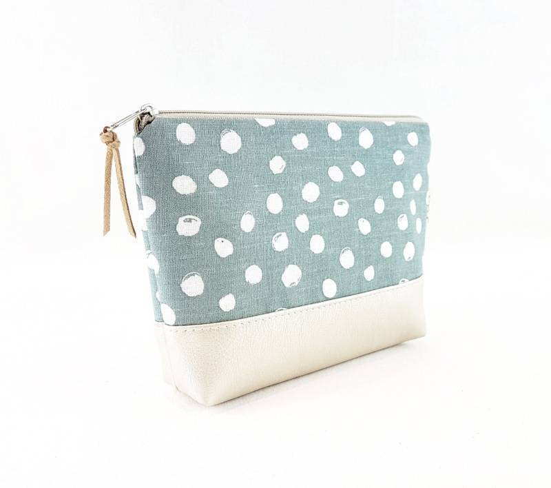 Kosmetiktasche "Sissy"/Schminktasche, Täschchen, Make Up Tasche, Necessaire Vegan, Kunstleder Perlmutt Metallic, Wachstuch Innen, Punkte von MiyasAccessoires