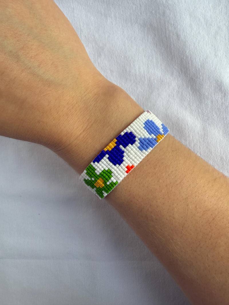 Miyuki Perlen Armband Mit Blumen-Muster Bunt Weiß Handgemacht Miyuki Perlen Armband Mit Blumen-Muster Bunt Weiß Handgemacht von MiyuWerk