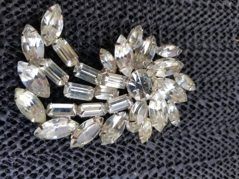 Vintage Kristall Strass Brosche Unsigniert Hochzeitsschmuck von MjMirage
