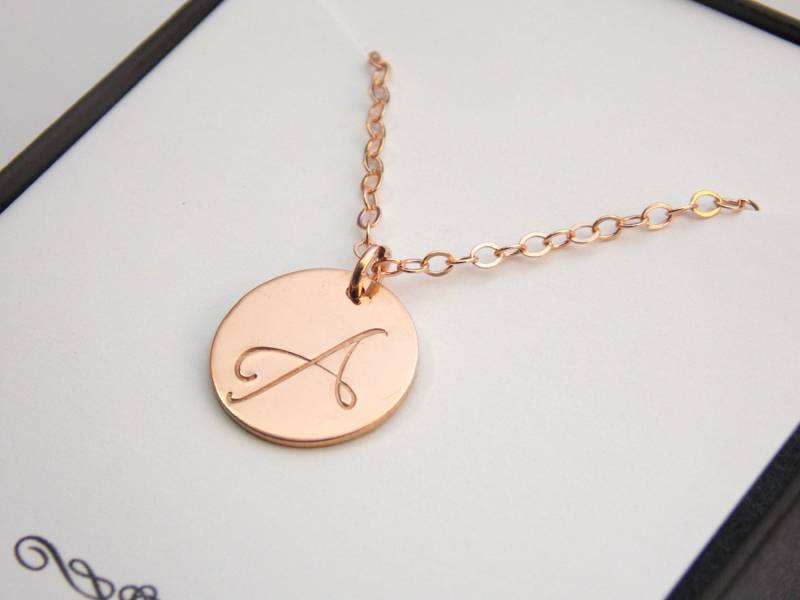 Rose Gold Initial Halskette, Brief Brautjungfer Charm, Gefüllt, Monogramm Erste Anhänger von MleBridal