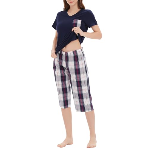 Mnemo Damen Schlafanzug 100% Baumwolle V-Ausschnitt Kurzarm Caprihose mit Karomuster und Kontrasttasche Damen Pyjama Marineblau mit Blau-Weißem Karomuster L von Mnemo