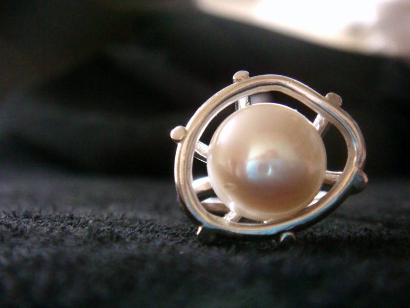 Cremige Weiße Perle Ring, Silber Seed Pod, Edelstein Ring Perle, Größe 7, Statement-Ring Mit Einer Öko-Silber, Juni Geburtsstein von MoMoJewellery