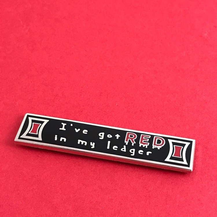 I've Got Red in My Ledger - 5 cm Anstecknadel Mit Zitat I've Got Red in My Ledger - 5 cm Anstecknadel Mit Zitat von MoPins